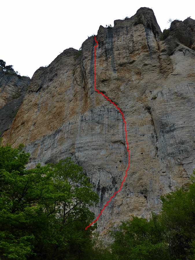 The line of Féerie pour une autre fois Extension, a seventy-five metre 8a in the gorges du Tarn. 