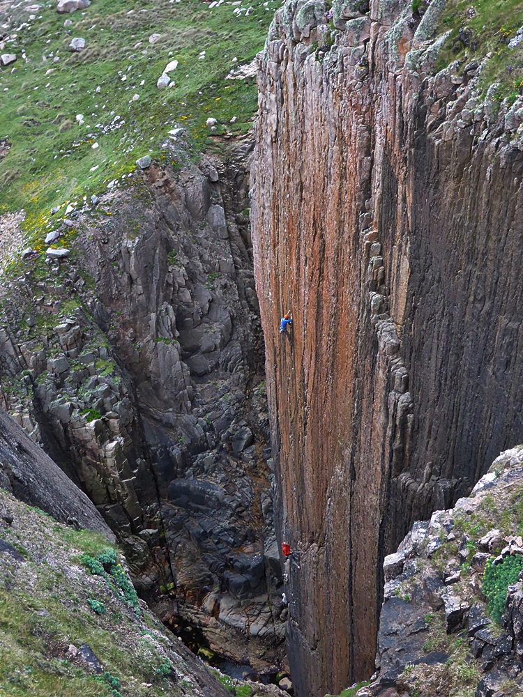 John Orr leading the second pitch of the adjective inspiring Immaculata on the Holy Jaysus Wall, Owey.